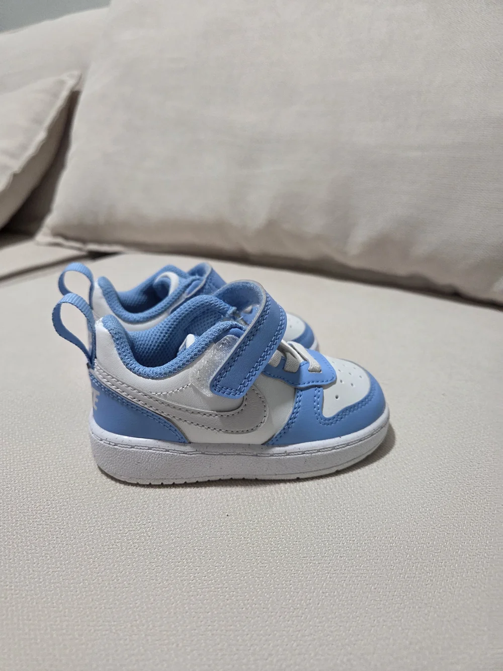 NWOT NIKE Kids Blue and White Sneaker with Hook-and-Loop Strap 5c